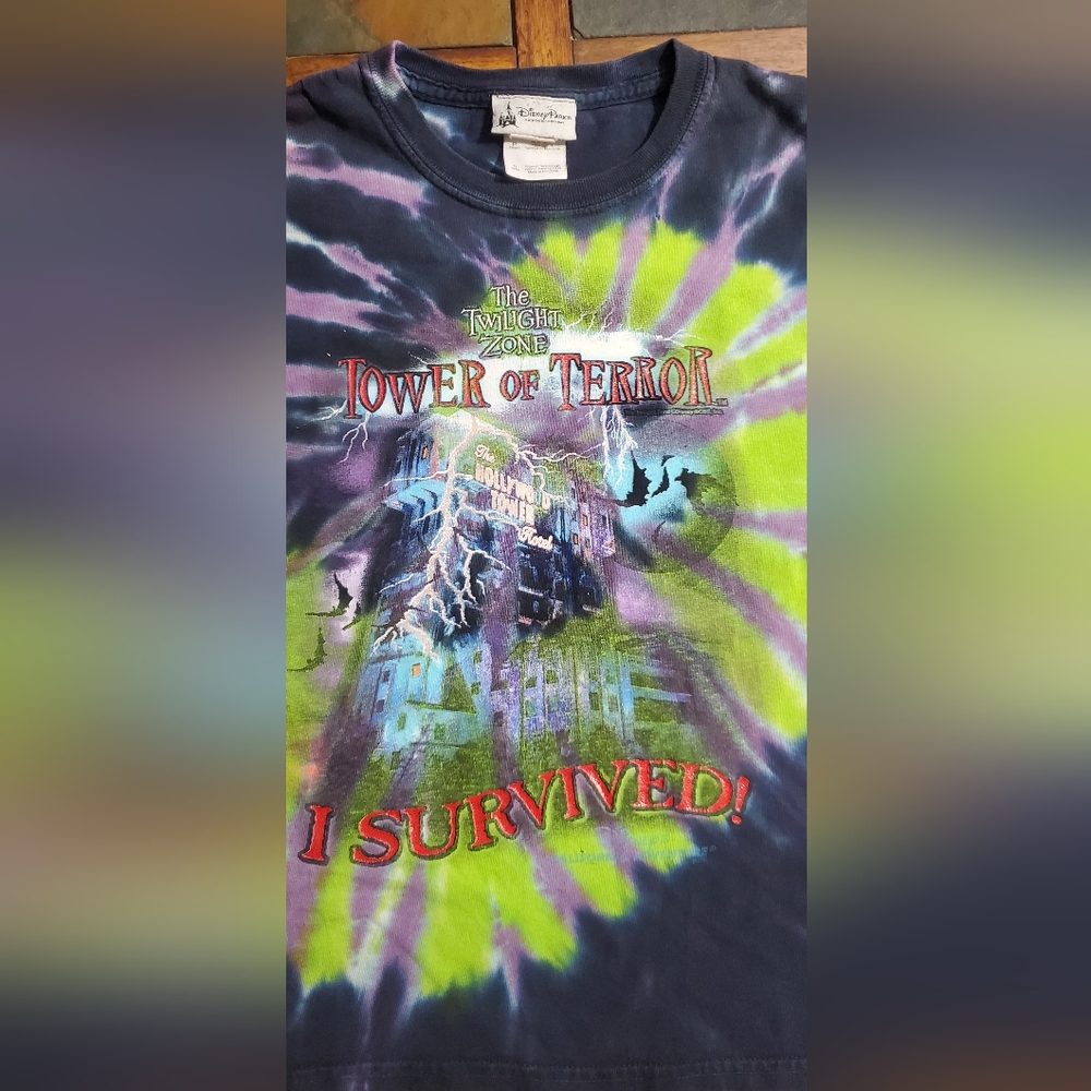 Disney Parks Tee " The Twilight Zone "Tower Of Terror" I SURVIVED!! Youth size s